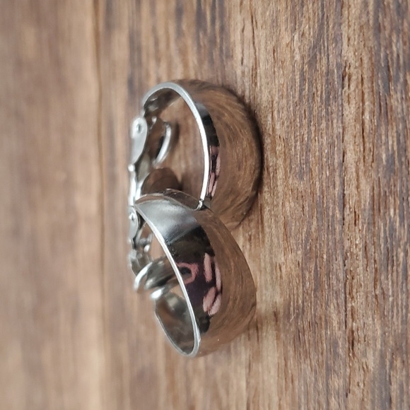 Silver tone 1960s hoop earrings clip‎ on E734